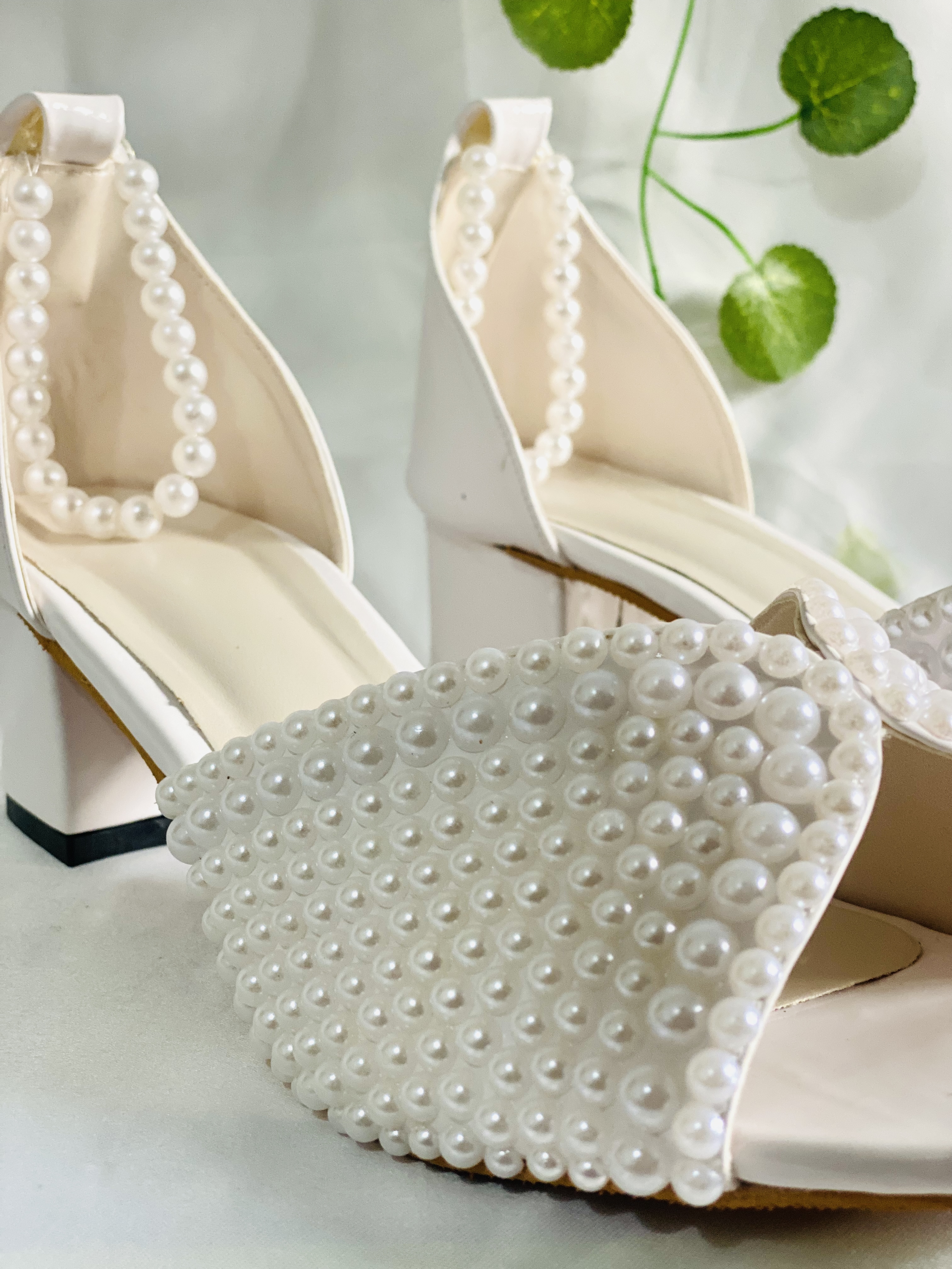 AH3-0016 — Pure white with Block heel